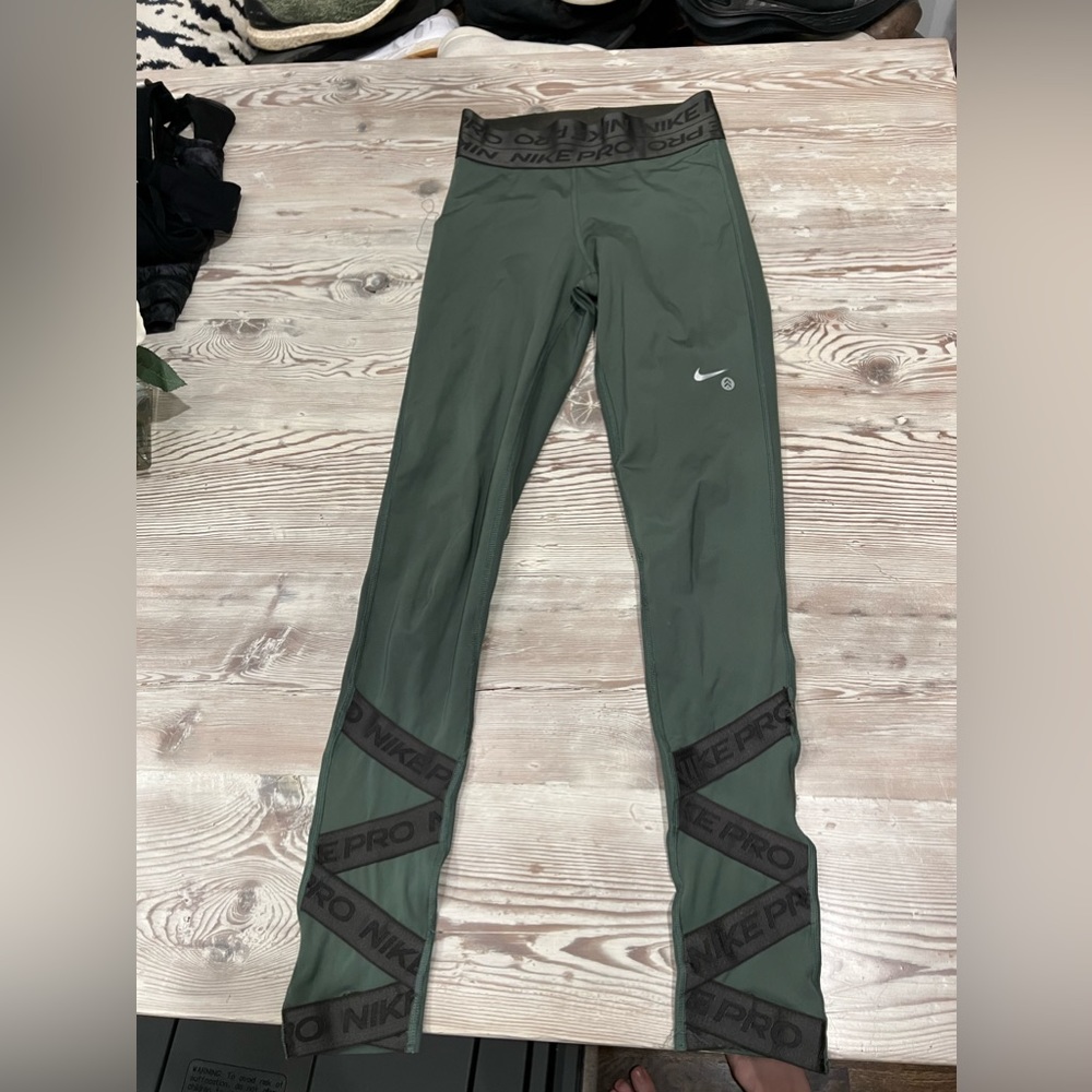 Nike hunter green leggings